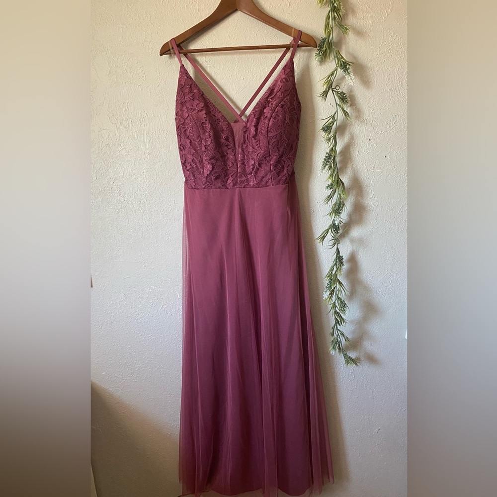 Chic Lace Maxi Dress in mauve